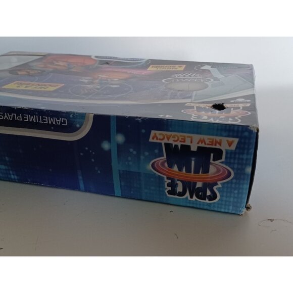 Space Jam A New Legacy - Gametime Playset with Lebron and Bugs Bunny Figurines - Picture 11 of 11
